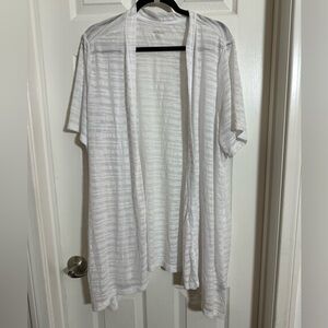 Women's Plus Size Catherines White Patterned Short Sleeve Cardigan